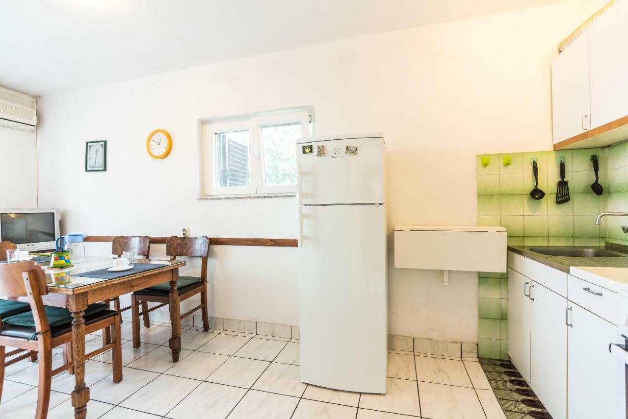 Kiwi Apartments กอร์นยิ คาริน ภายนอก รูปภาพ