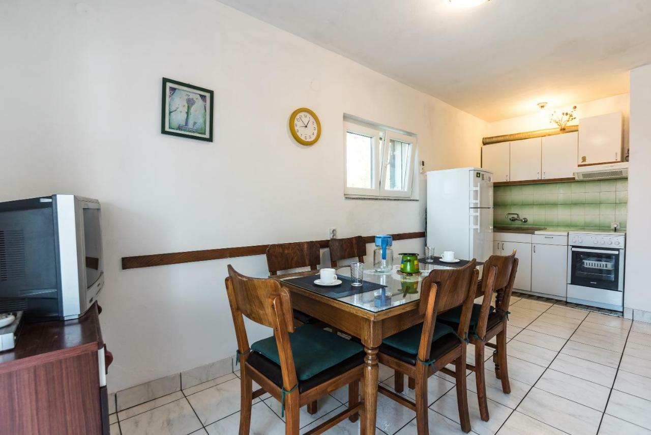 Kiwi Apartments กอร์นยิ คาริน ภายนอก รูปภาพ